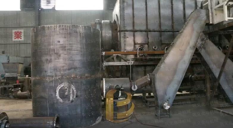 北斗機(jī)械竹屑炭化機(jī)實(shí)力強(qiáng),大型竹屑炭化現(xiàn)場