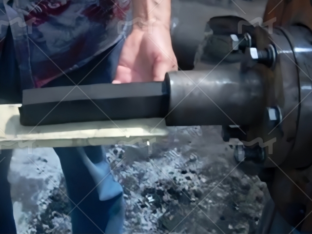 木炭粉成型機高溫加壓成型技術(shù)