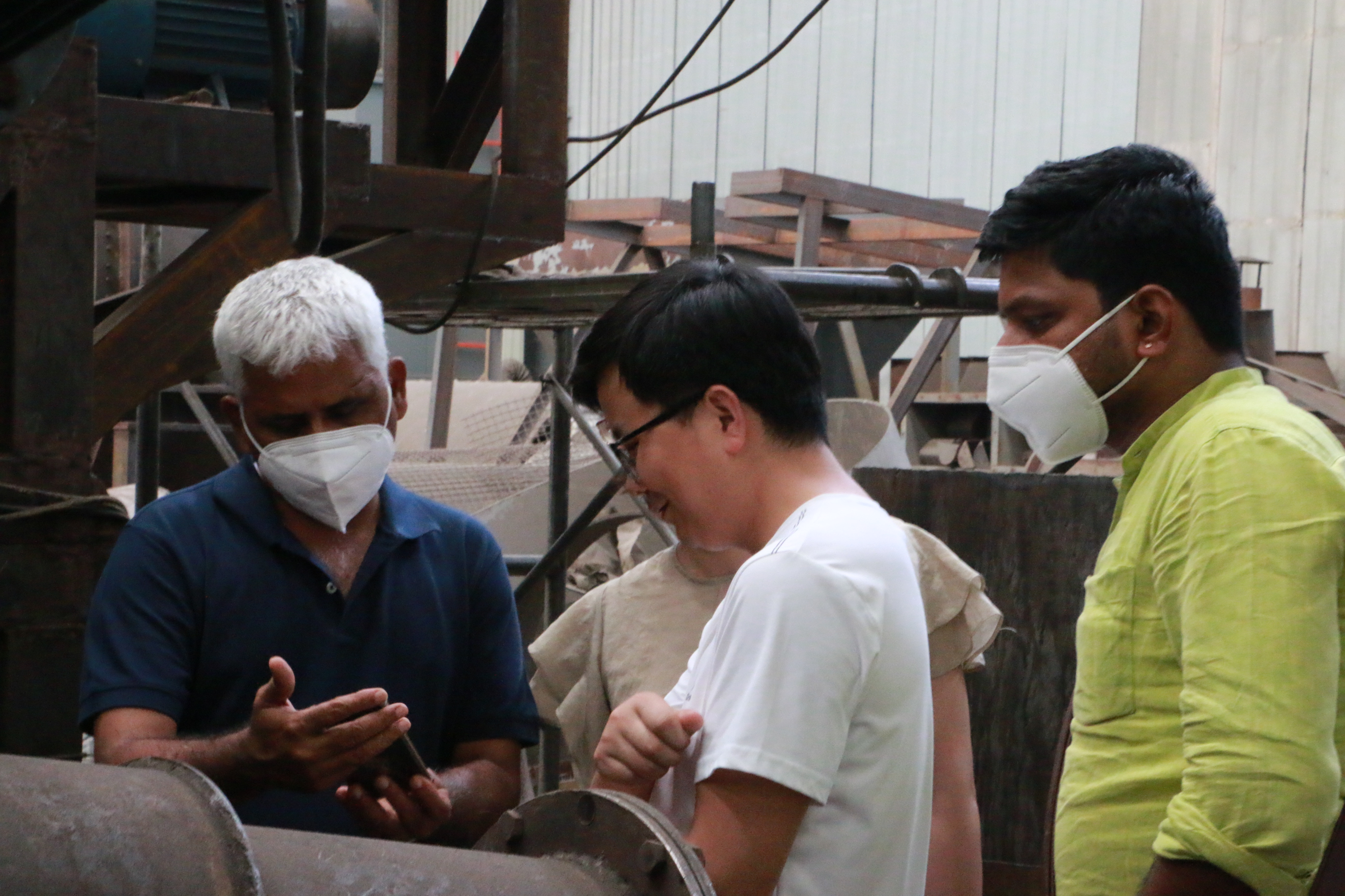 印尼客戶實地考察椰殼炭化機(jī)見聞