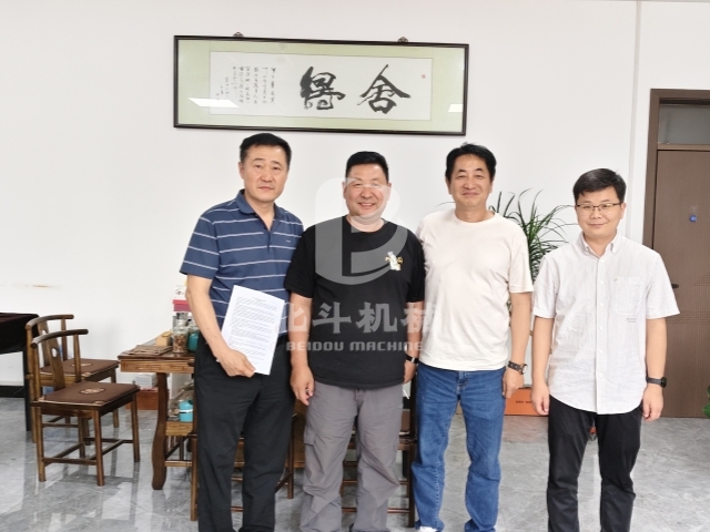 韓國(guó)客戶(hù)定制!北斗機(jī)械豬糞炭化機(jī)簽約成功