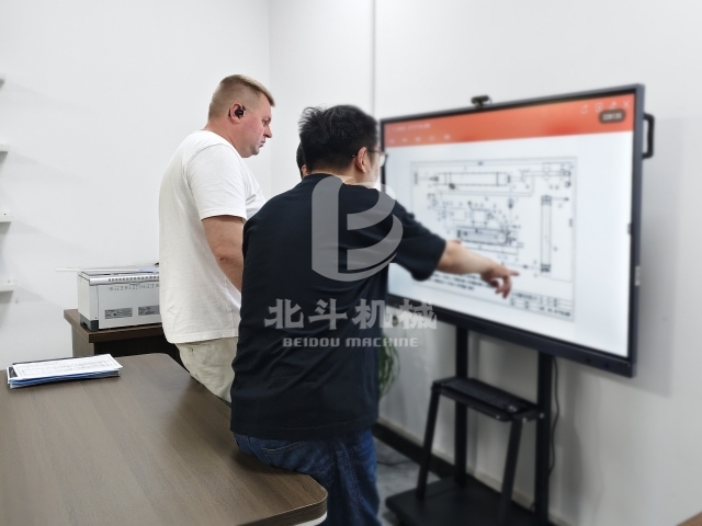 共話(huà)圖紙?jiān)O(shè)計(jì)與客戶(hù)交流達(dá)成多項(xiàng)共識(shí)